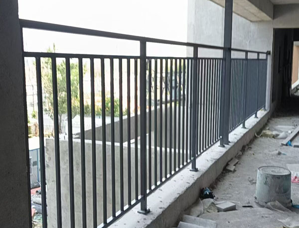 樓房鋅鋼護(hù)欄 樓房鋅鋼護(hù)欄